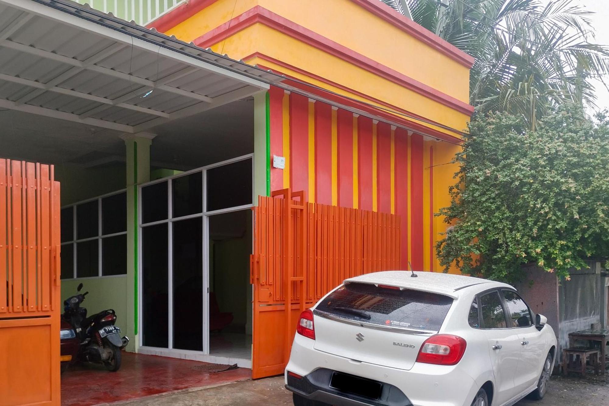 Hotel Reddoorz Syariah At Shakira Alesha Enggal Bandar Lampung Exterior foto