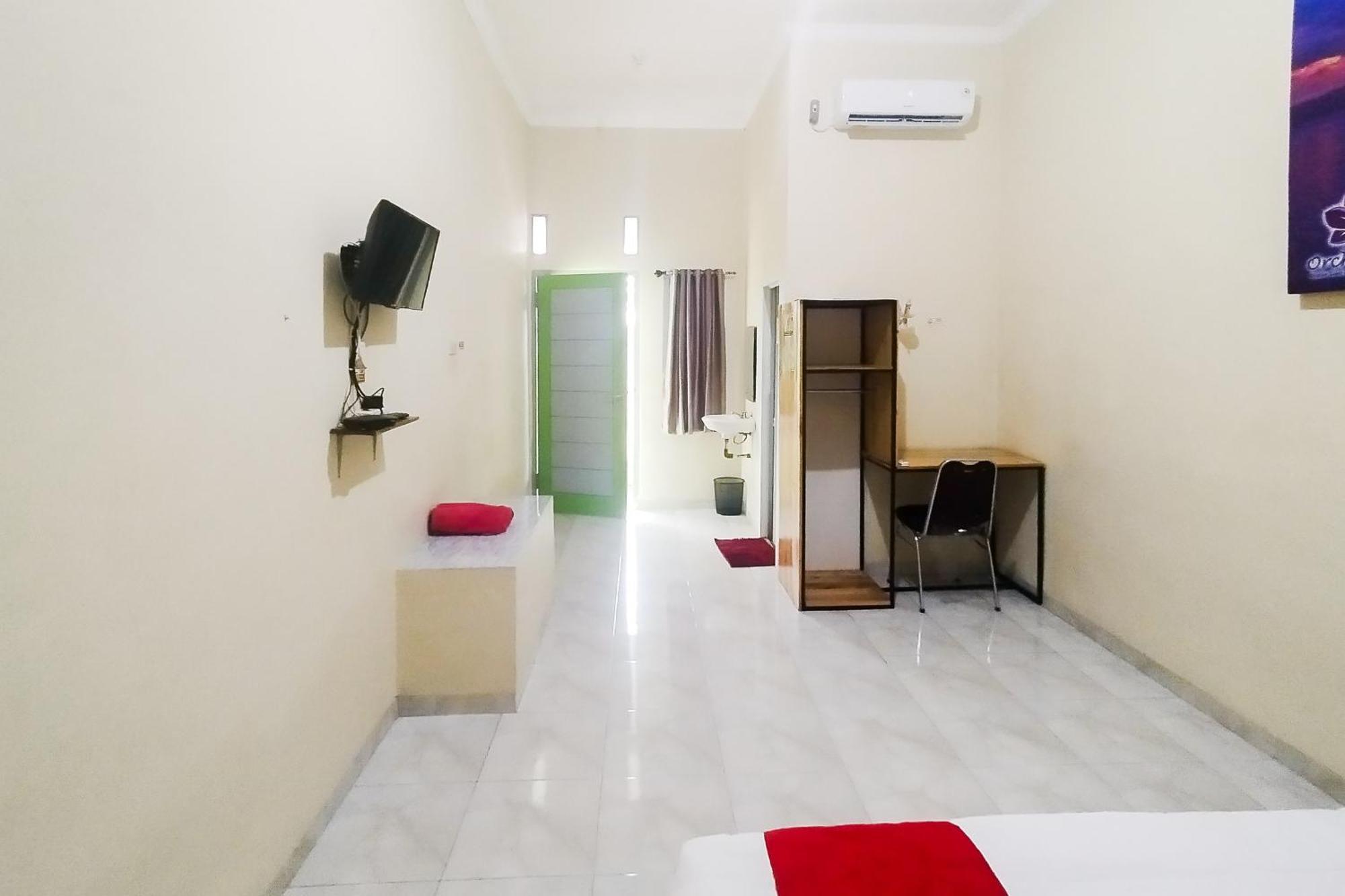 Hotel Reddoorz Syariah At Shakira Alesha Enggal Bandar Lampung Exterior foto