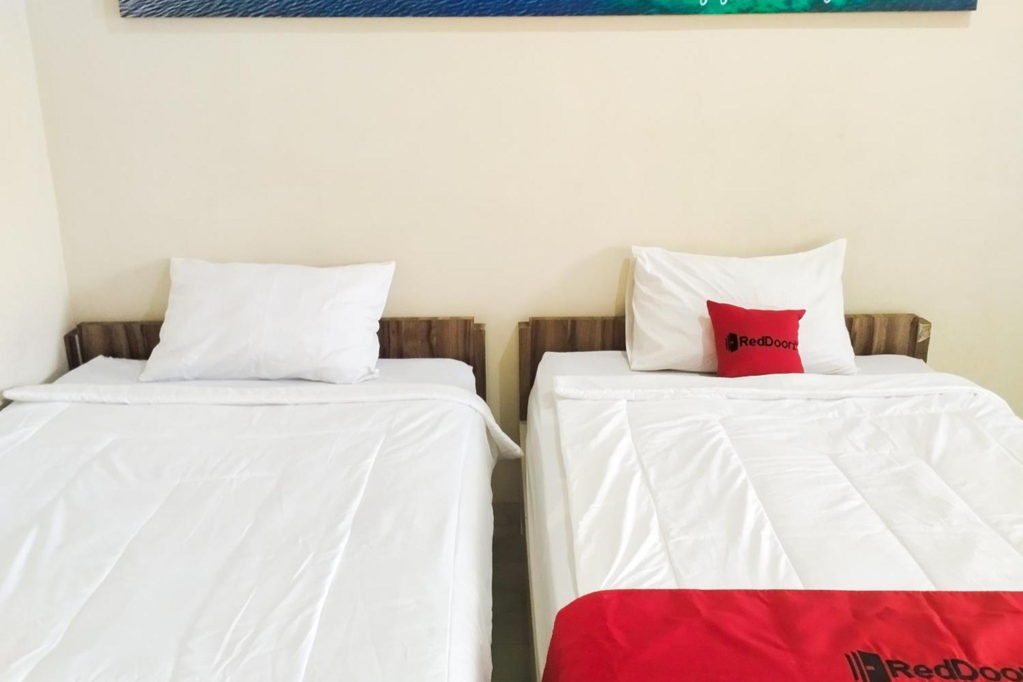 Hotel Reddoorz Syariah At Shakira Alesha Enggal Bandar Lampung Exterior foto