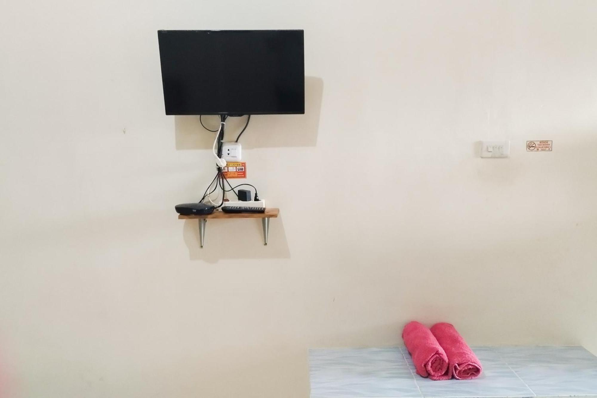 Hotel Reddoorz Syariah At Shakira Alesha Enggal Bandar Lampung Exterior foto