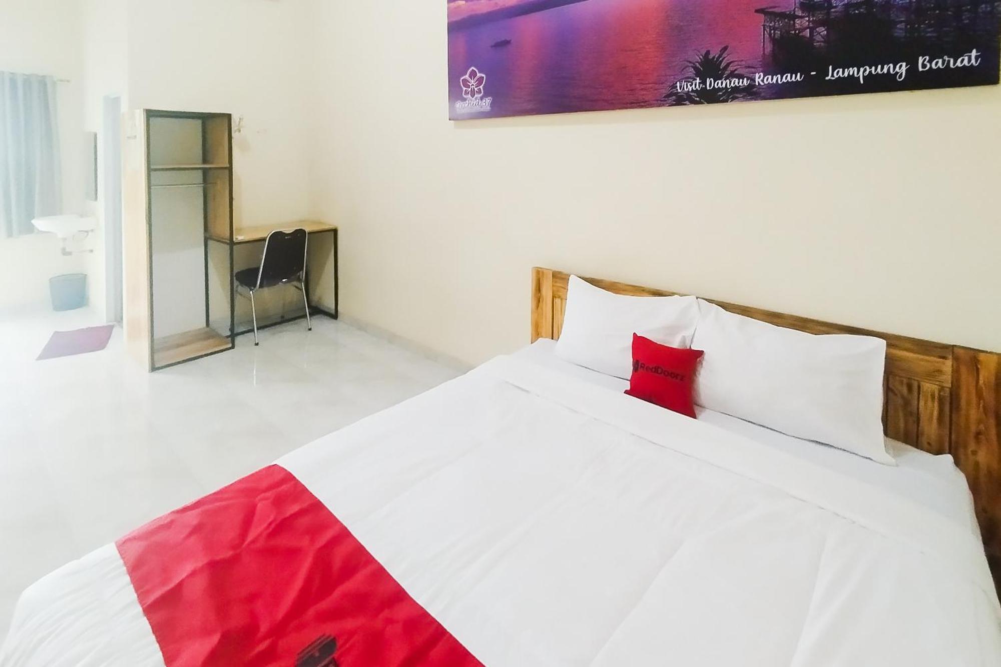 Hotel Reddoorz Syariah At Shakira Alesha Enggal Bandar Lampung Exterior foto