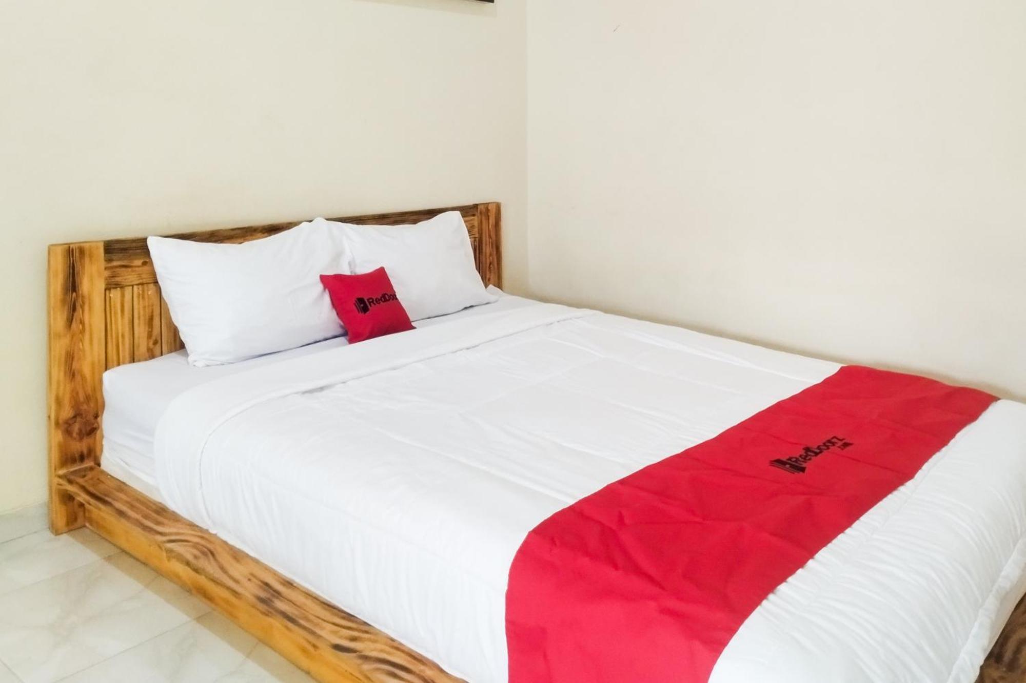 Hotel Reddoorz Syariah At Shakira Alesha Enggal Bandar Lampung Exterior foto
