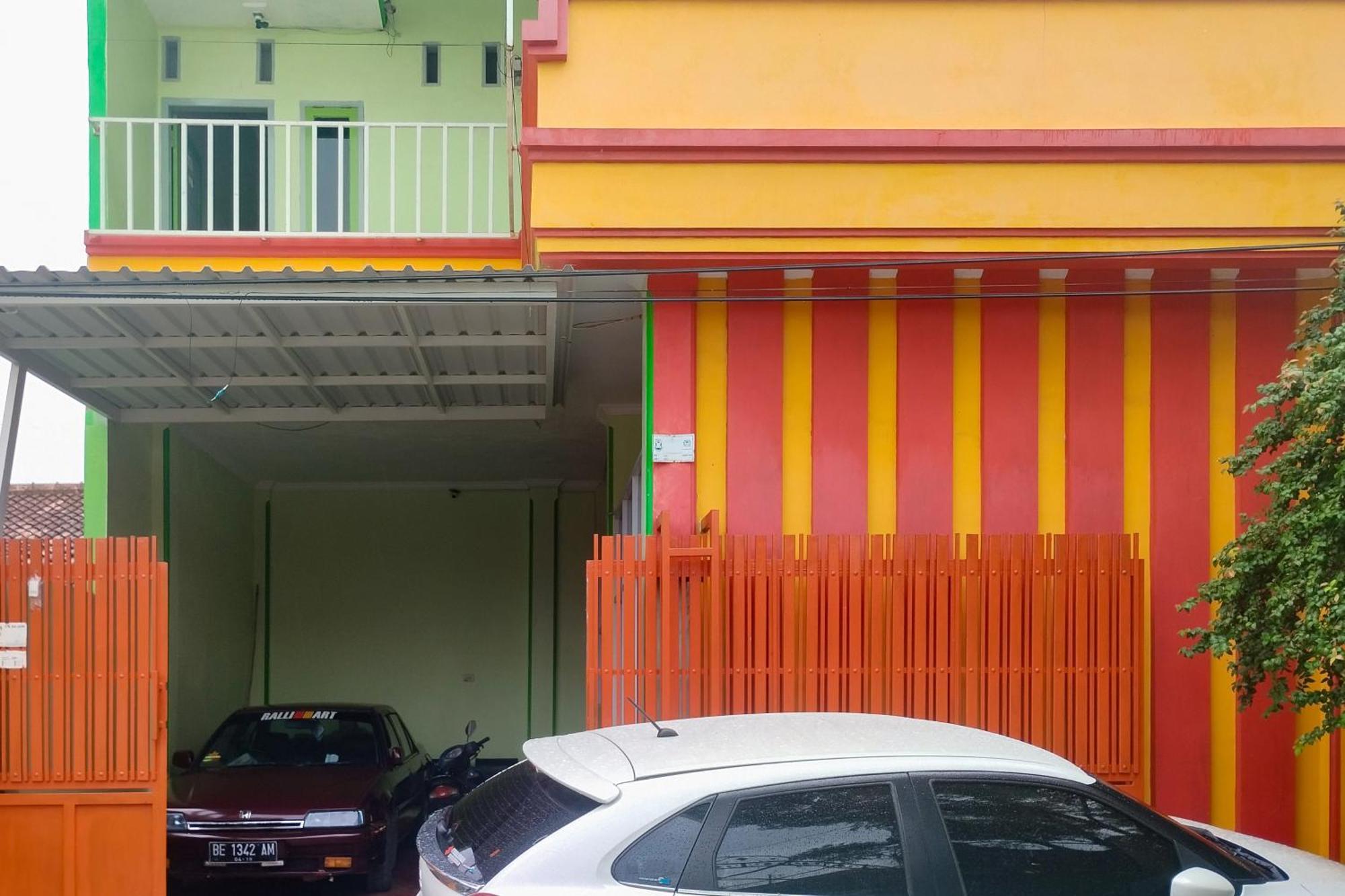 Hotel Reddoorz Syariah At Shakira Alesha Enggal Bandar Lampung Exterior foto